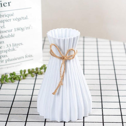 Durable Decorative Plastic Vases: Elegant and Functional for All Events - Très Elite