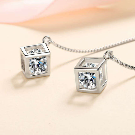 Elegant 2 Carat Lab-Diamond Sterling Silver Threader Earrings for Timeless Style - Très Elite
