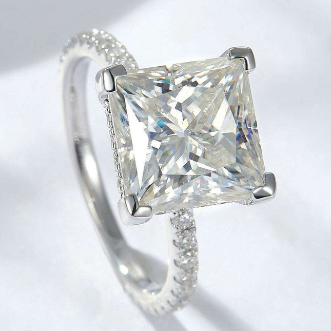 Elegant 5.52 Carat Moissanite Ring in Platinum-Plated Sterling Silver - A Timeless Lab-Diamond Masterpiece