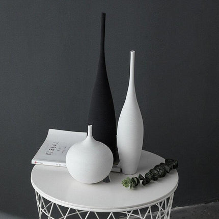 Elegant Artisan: Distinctive Black and White Handmade Ceramic Vase