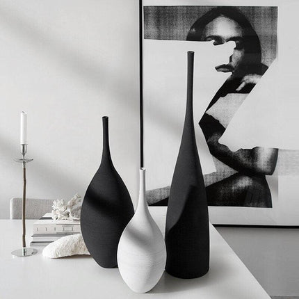 Elegant Artisan: Distinctive Black and White Handmade Ceramic Vase