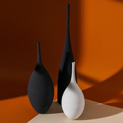 Elegant Artisan: Distinctive Black and White Handmade Ceramic Vase