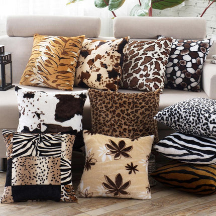 Elegant Artistic Plush Cushion Cover for Stylish Home Enhancement - Très Elite