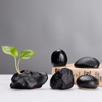 Elegant Black Stone Miniature Vase: Customizable Nature-Inspired Home Accent - Très Elite