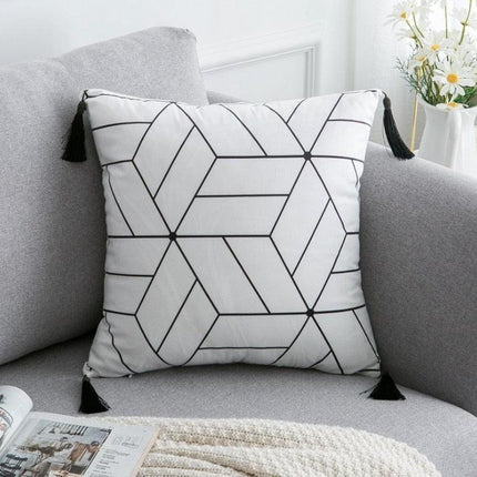 Elegant Black and White Velvet Pillowcase for a Luxurious Home Atmosphere - Très Elite