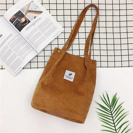 Elegant Canvas Crossbody Tote Bag with Chic Hasp Fastening - Très Elite