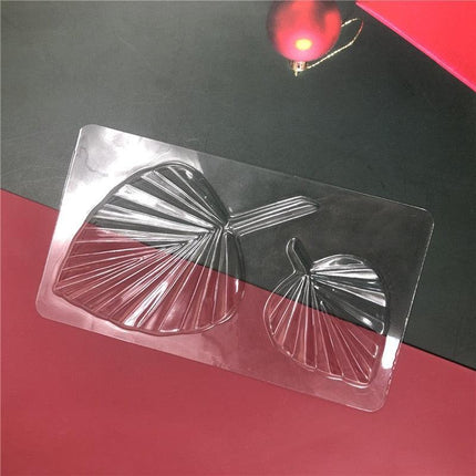 Elegant Chocolate Leaf Mould: Craft Exquisite Dessert Designs - Très Elite