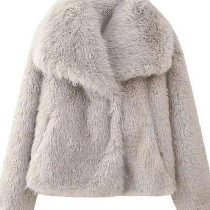 Elegant Creamy White Fur Jacket: The Ultimate Winter Fashion Statement - Très Elite