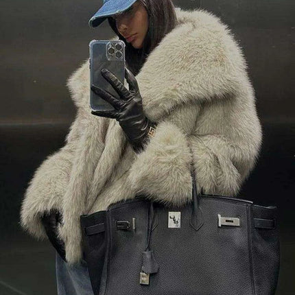 Elegant Creamy White Fur Jacket: The Ultimate Winter Fashion Statement - Très Elite
