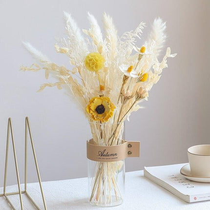 Elegant Eucalyptus and Daisy Dried Floral Display - Très Elite
