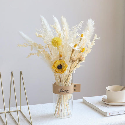 Elegant Eucalyptus and Daisy Dried Floral Display - Très Elite