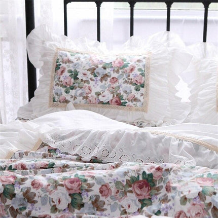 Elegant European Lace Ruffle Pillowcase - Classic White Luxury - Très Elite