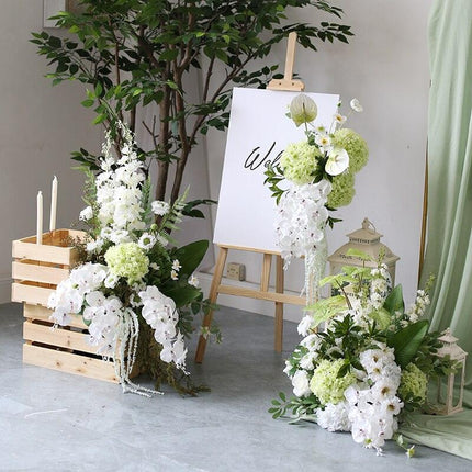 Elegant Green Silk Floral Arrangement for Wedding Decor - Maison d'Elite's JAROWN Flower Row - Très Elite