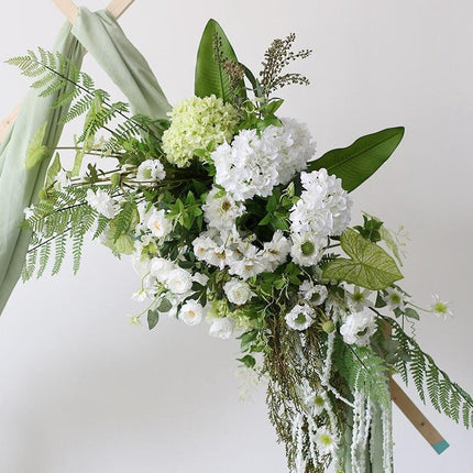Elegant Green Silk Floral Arrangement for Wedding Decor - Maison d'Elite's JAROWN Flower Row - Très Elite