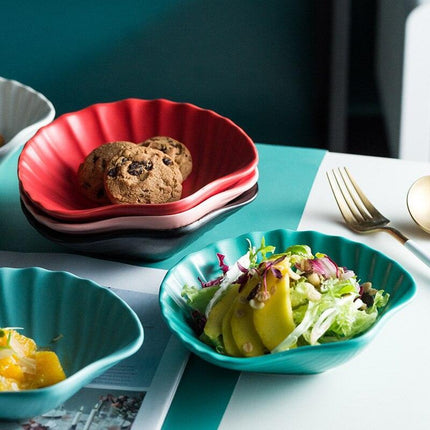 Elegant Handmade Matte Glazed Nordic Shell Plate Set: Artisan Ceramic Dishware Collection - Très Elite