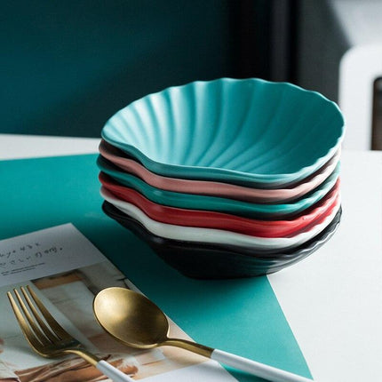 Elegant Handmade Matte Glazed Nordic Shell Plate Set: Artisan Ceramic Dishware Collection - Très Elite