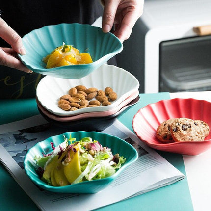 Elegant Handmade Matte Glazed Nordic Shell Plate Set: Artisan Ceramic Dishware Collection - Très Elite