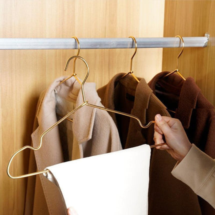 Elegant Metal Hanger Collection - 10 Piece Set for Optimal Closet Management - Très Elite
