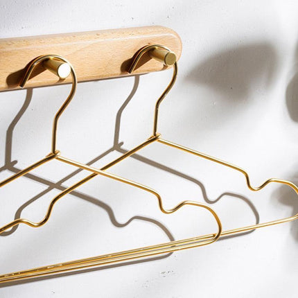 Elegant Metal Hanger Collection - 10 Piece Set for Optimal Closet Management - Très Elite
