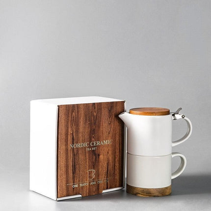 Elegant Nordic-Japanese Ceramic Tea Set with Acacia Wood Lid and Integrated Strainer - Très Elite