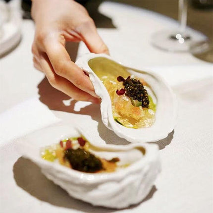 Elegant Oyster-Shaped Fine China Serving Plate for Upscale Dining - Très Elite