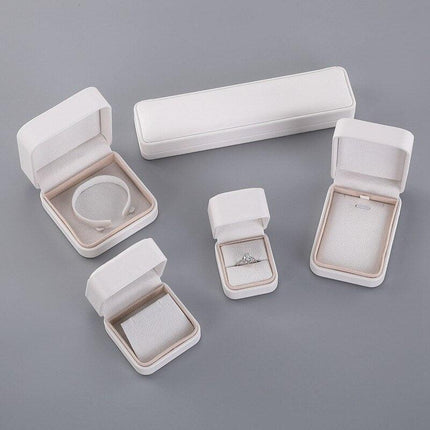 Elegant PU Leather Jewelry Storage Case for Rings, Earrings, and Necklaces - Très Elite