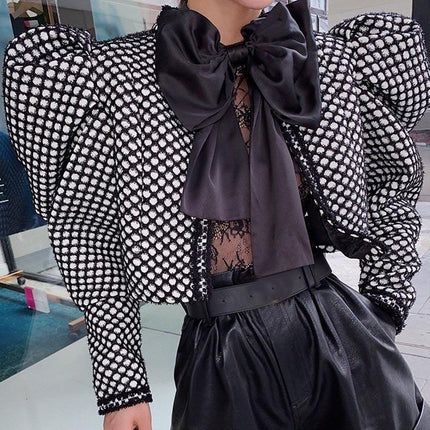 Elegant Plaid Ruched Coat: A Fashion Statement for the Discerning Trendsetter - Très Elite