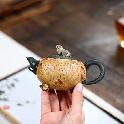 Elegant Purple Clay Frog Lotus Yixing Tea Set: Elevate Your Tea Rituals with Customizable Options - Très Elite