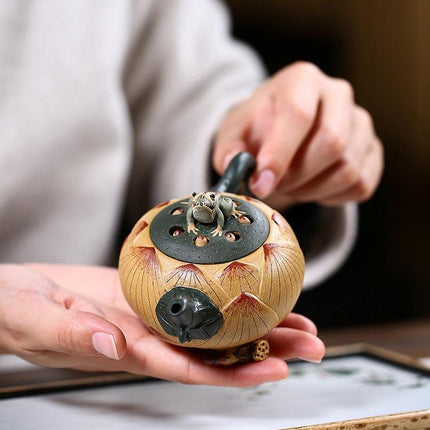 Elegant Purple Clay Frog Lotus Yixing Tea Set: Elevate Your Tea Rituals with Customizable Options - Très Elite