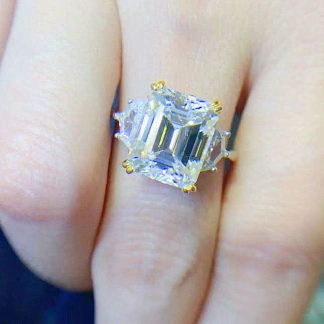 Elegant Radiance: Stunning 5 Carat Lab-Diamond Silver Ring