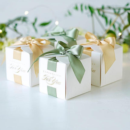 Elegant Ribbon-Decorated Gift Boxes for Special Occasions - Très Elite