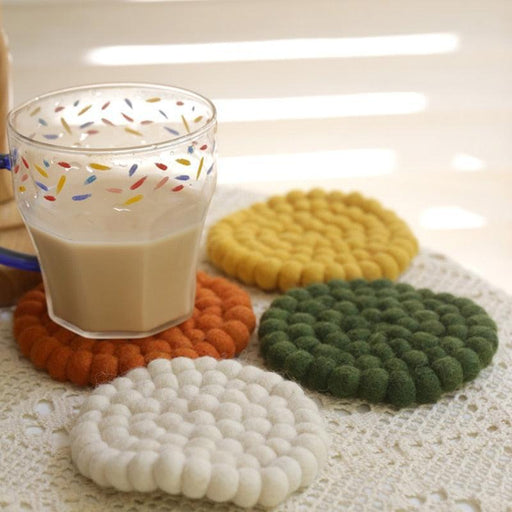 Elegant Round Wool Felt Coasters - Stylish Surface Protection Set - Très Elite