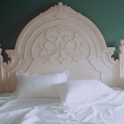 Elegant Ruffled Eyelet Embroidered Linen Pillowcase - Premium French Bedding for a Luxurious Touch - Très Elite