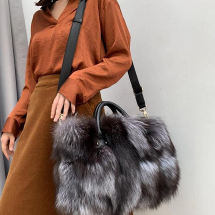 Elegant Silver Fox Fur and Cowhide Tote Bag - A Stylish Statement for Fashion-Forward Women - Très Elite