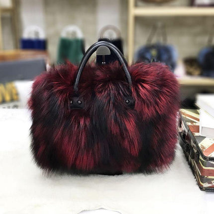 Elegant Silver Fox Fur and Cowhide Tote Bag - A Stylish Statement for Fashion-Forward Women - Très Elite