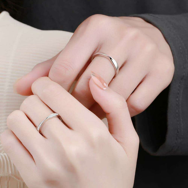 Elegant Sterling Silver Ring with Lab-Diamond Accent - Timeless Sophistication