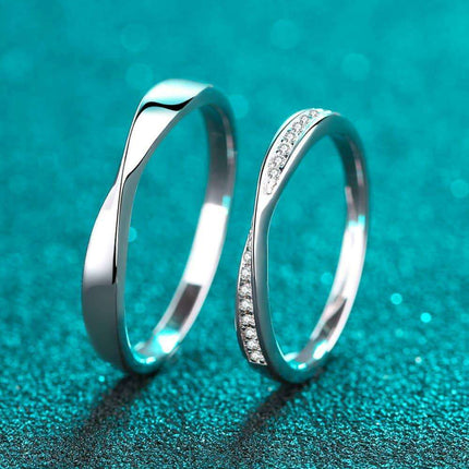 Elegant Sterling Silver Ring with Lab-Diamond Accent - Timeless Sophistication - Très Elite