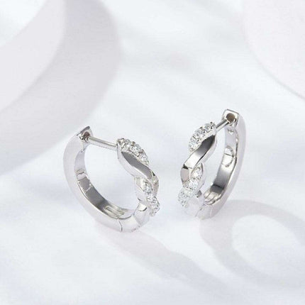Elegant Twisted Moissanite Silver Earrings with Platinum Finish - Très Elite