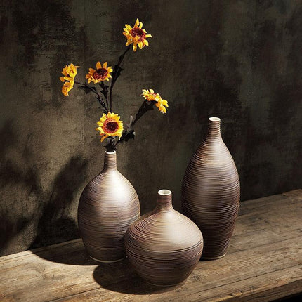 Elegant Vintage Ceramic Vase: Elevate Your Home Decor - Très Elite