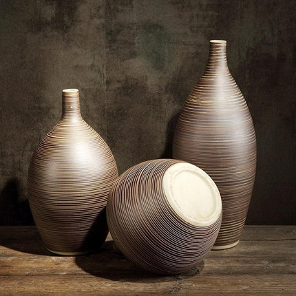 Elegant Vintage Ceramic Vase: Elevate Your Home Decor - Très Elite
