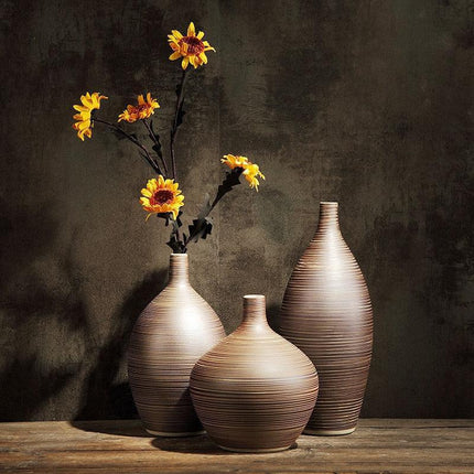 Elegant Vintage Ceramic Vase: Elevate Your Home Decor - Très Elite