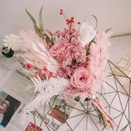 Enchanting Dried Flower Bouquet with Crystal Roses, Pampas Grass & Eucalyptus - Très Elite