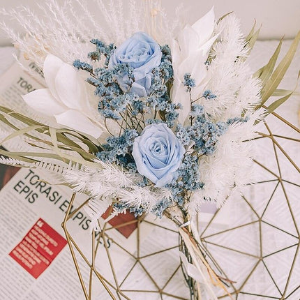 Enchanting Dried Flower Bouquet with Crystal Roses, Pampas Grass & Eucalyptus - Très Elite