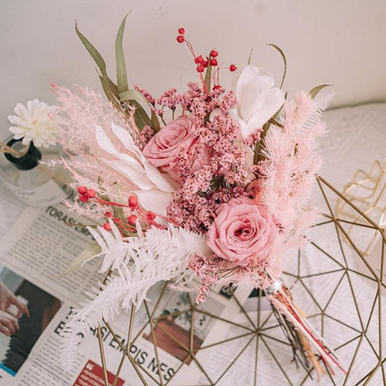 Enchanting Dried Flower Bouquet with Crystal Roses, Pampas Grass & Eucalyptus - Très Elite