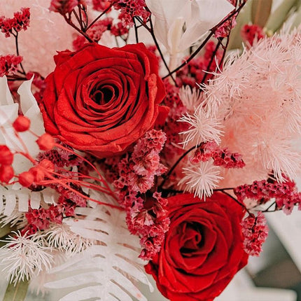 Enchanting Dried Flower Bouquet with Crystal Roses, Pampas Grass & Eucalyptus - Très Elite