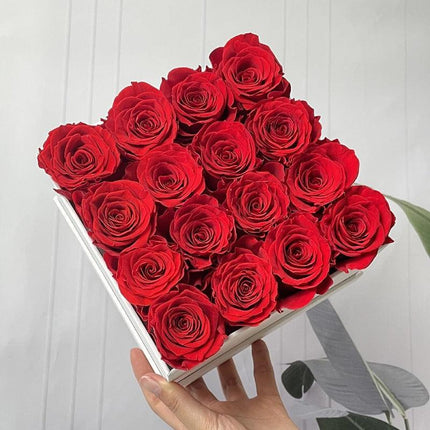 Eternal Romance Rose - Heart-Shaped Forever Floral Display - Très Elite