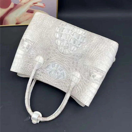Exquisite Alligator Leather Tote Bag for Women with Unique Crocodile Aesthetic - Très Elite