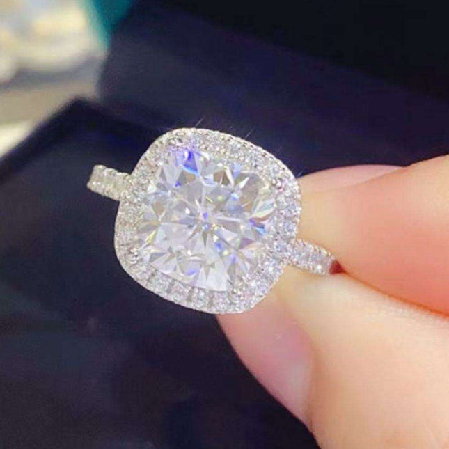 Exquisite Moissanite and Zircon Sterling Silver Ring - A Stunning Jewelry Must-Have