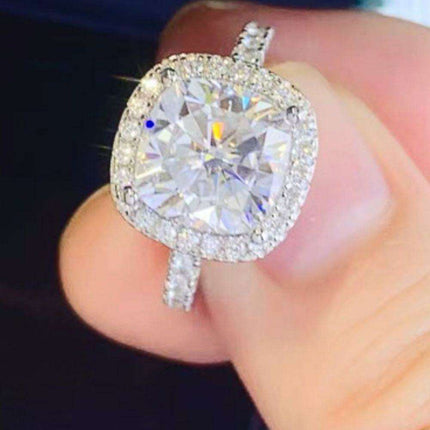 Exquisite Moissanite and Zircon Sterling Silver Ring - A Stunning Jewelry Must-Have