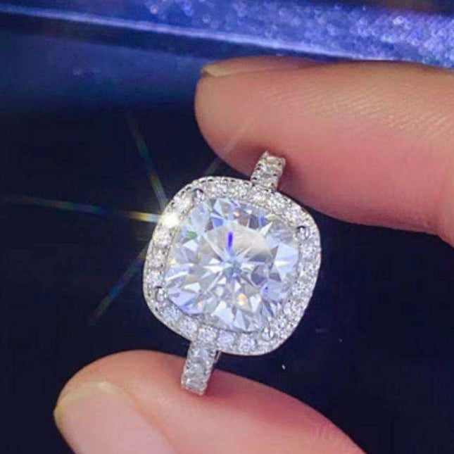 Exquisite Moissanite and Zircon Sterling Silver Ring - A Stunning Jewelry Must-Have